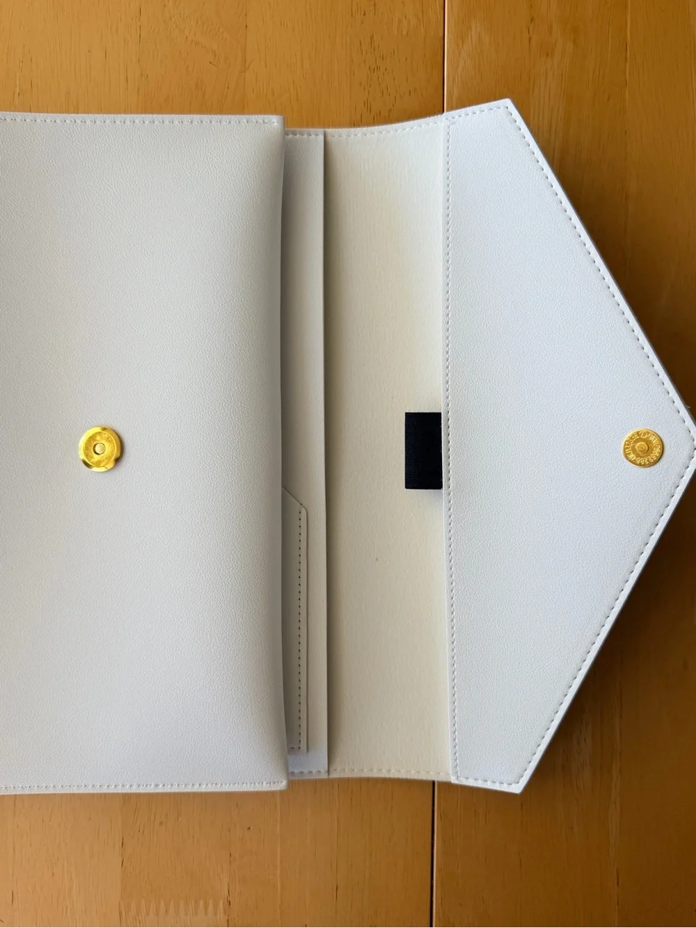 The Budget Mom white folio